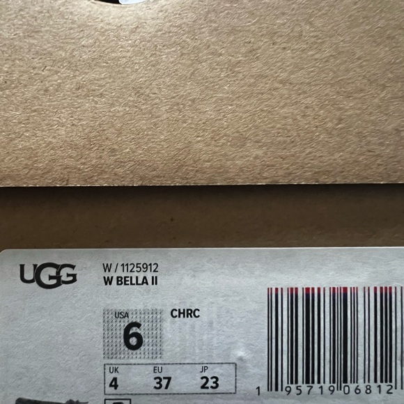 UGG grey Moccasins minimally worn, in excellent condition. - Picture 5 of 5